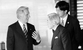 Encuentro. El presidente Vázquez junto al emperador Akihito.