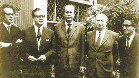 En Chile. Arismendi en el centro, Salvador Allende a su izquierda.