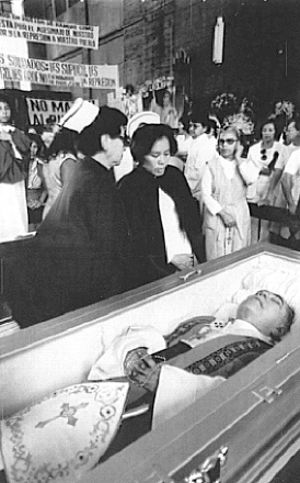 Romero. Fue asesinado al atardecer del 24 de marzo de 1980 cuando oficiaba misa.