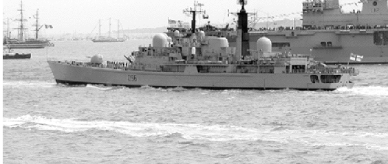 2006. Día de la Batalla de Trasfalgar. El HMS GLOUCESTER en aguas británicas. Al fondo se ve al capitán Miranda.