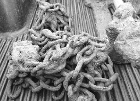 Restos. Estas cadenas están siendo analizadas para datar su antigüedad.